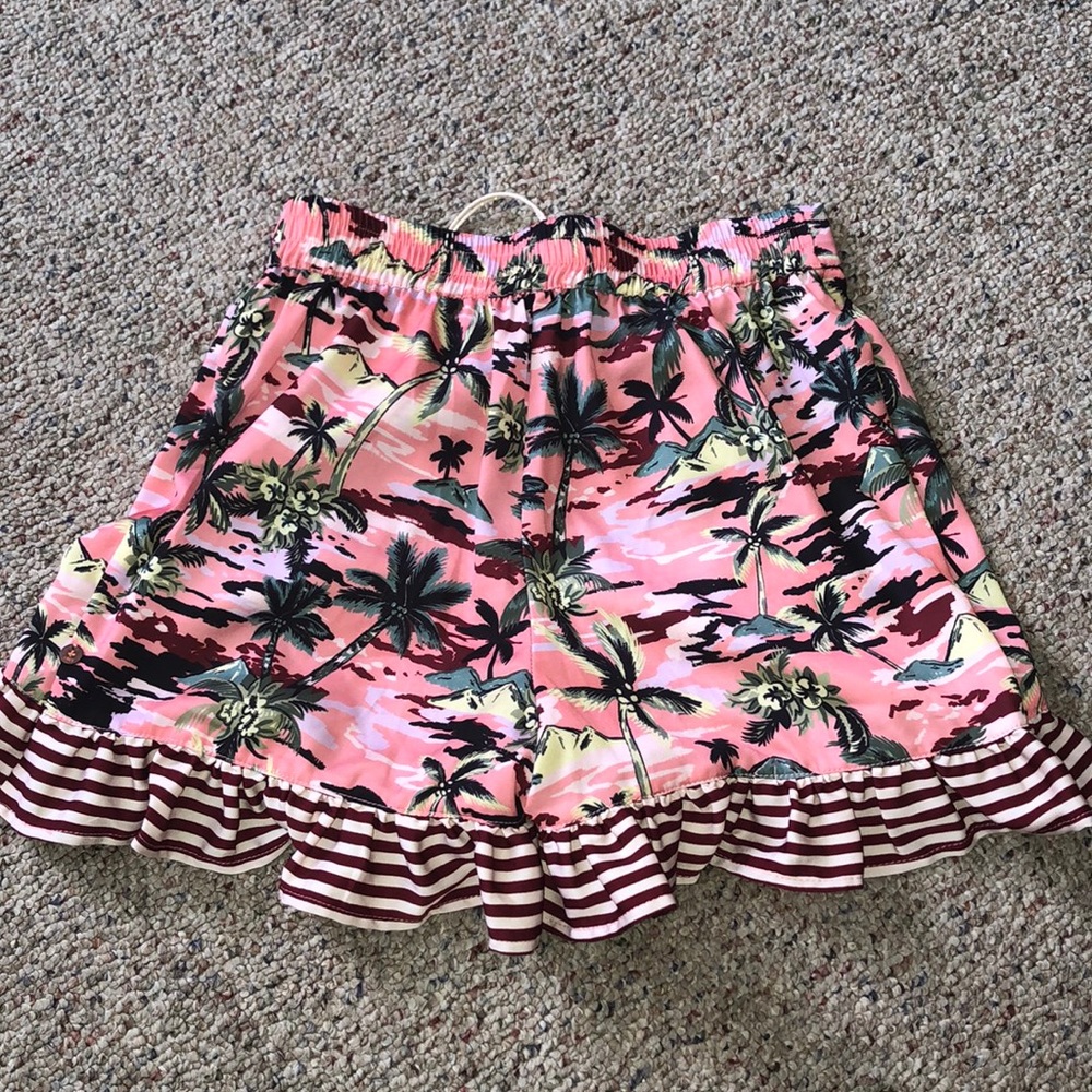 Fun summer shorts - Picture 2 of 3